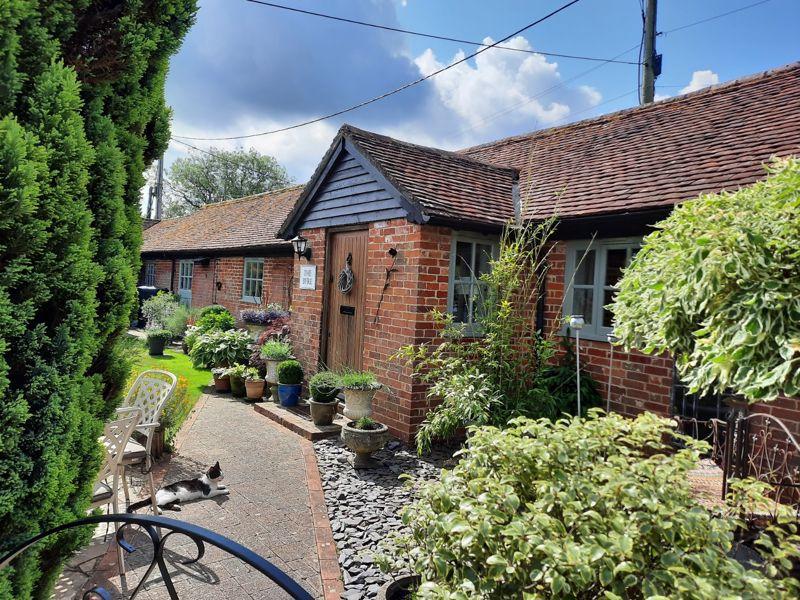 LISS, NR PETERSFIELD/HASLEMERE, HAMPSHIRE 3 bed house for sale £750,000