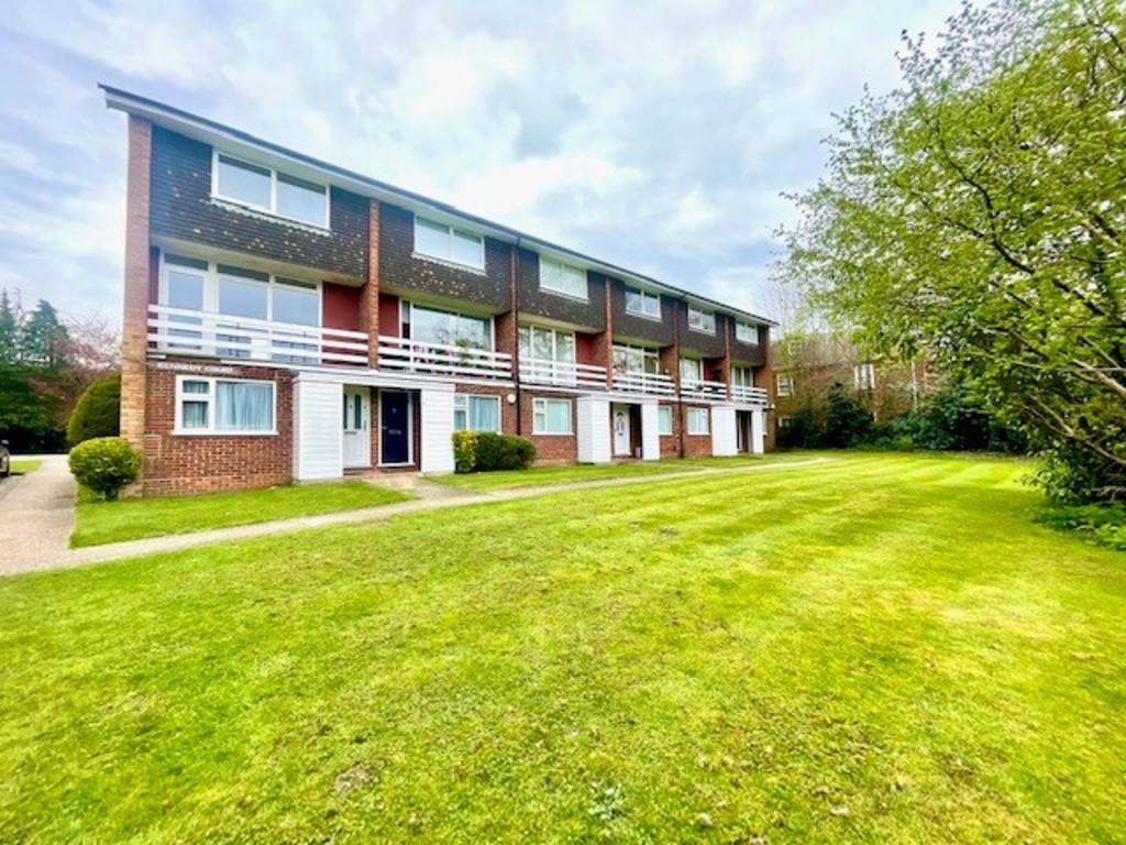 California Lane, Bushey Heath 2 bed £400,000