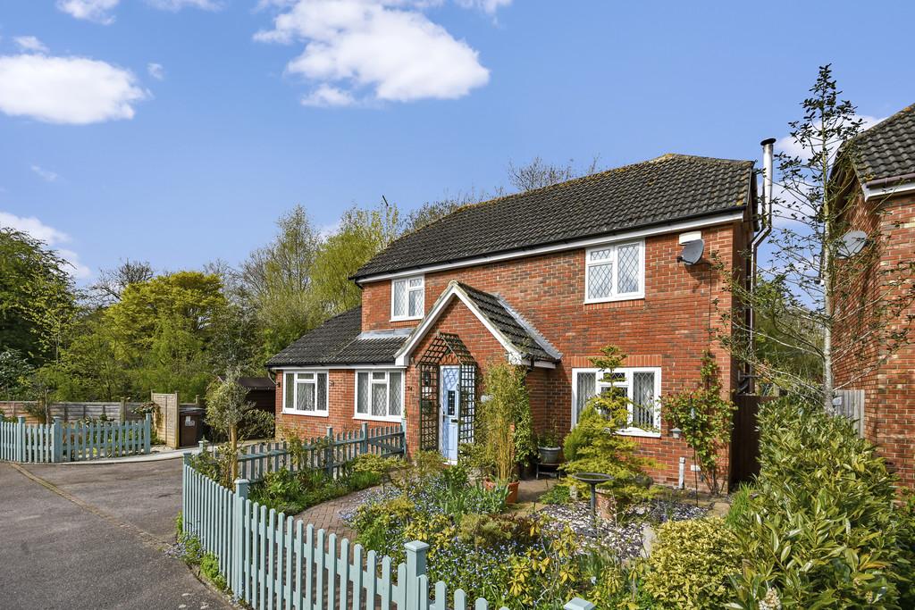 Peasmarsh, East Sussex TN31 6PZ 3 bed detached house for sale £495,000