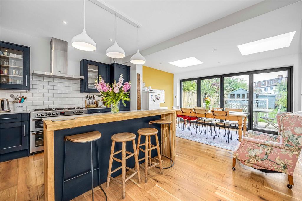 Crowborough Road, Furzedown, SW17 5 bed semidetached house £1,125,000