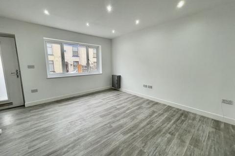 3 bedroom semi-detached house to rent - Green Street, Bury, Greater Manchester
