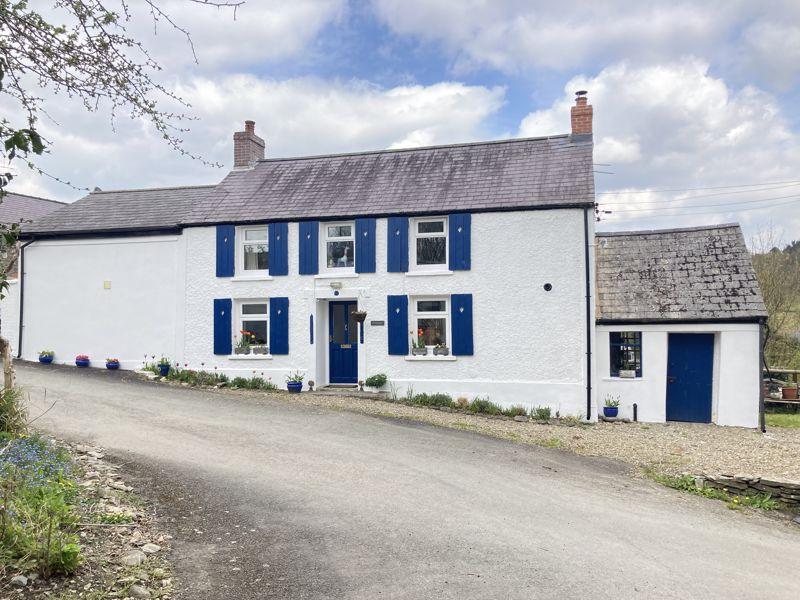 Capel Iwan, Newcastle Emlyn 3 bed detached house for sale £275,000