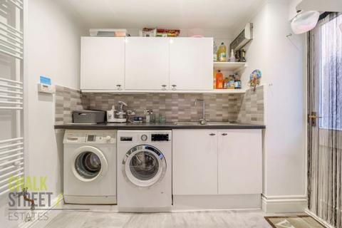 34 The Mount, Romford, RM3 7LJ