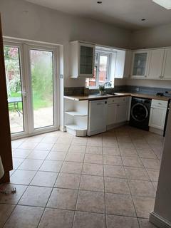 4 bedroom terraced house to rent, Eastern Avenue, Newbury Park, Gants Hill, London, IG2 6PF