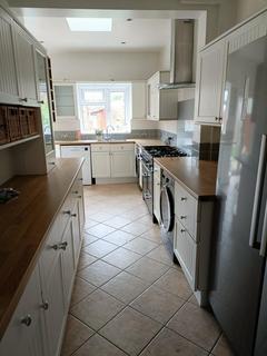 4 bedroom terraced house to rent, Eastern Avenue, Newbury Park, Gants Hill, London, IG2 6PF