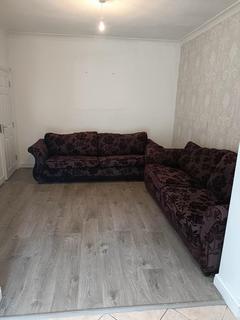 4 bedroom terraced house to rent, Eastern Avenue, Newbury Park, Gants Hill, London, IG2 6PF