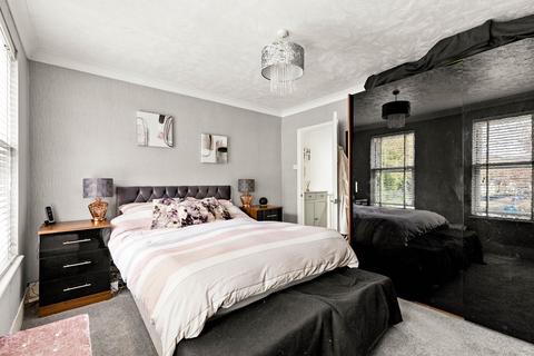 2 bedroom terraced house for sale - Crabble Avenue, Dover, CT17