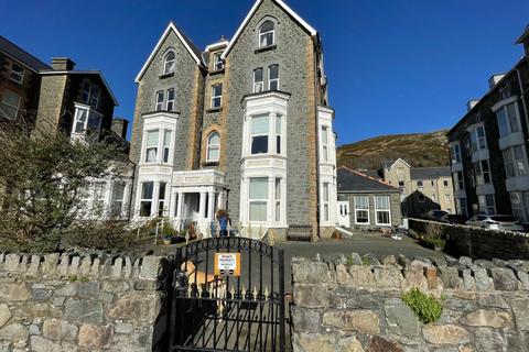 3 bedroom apartment for sale, Apt. 13, Marine Court, Marine Parade, Barmouth, LL42 1NB