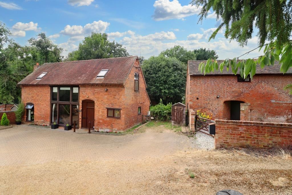 Crew Lane, Kenilworth 3 bed barn conversion £825,000