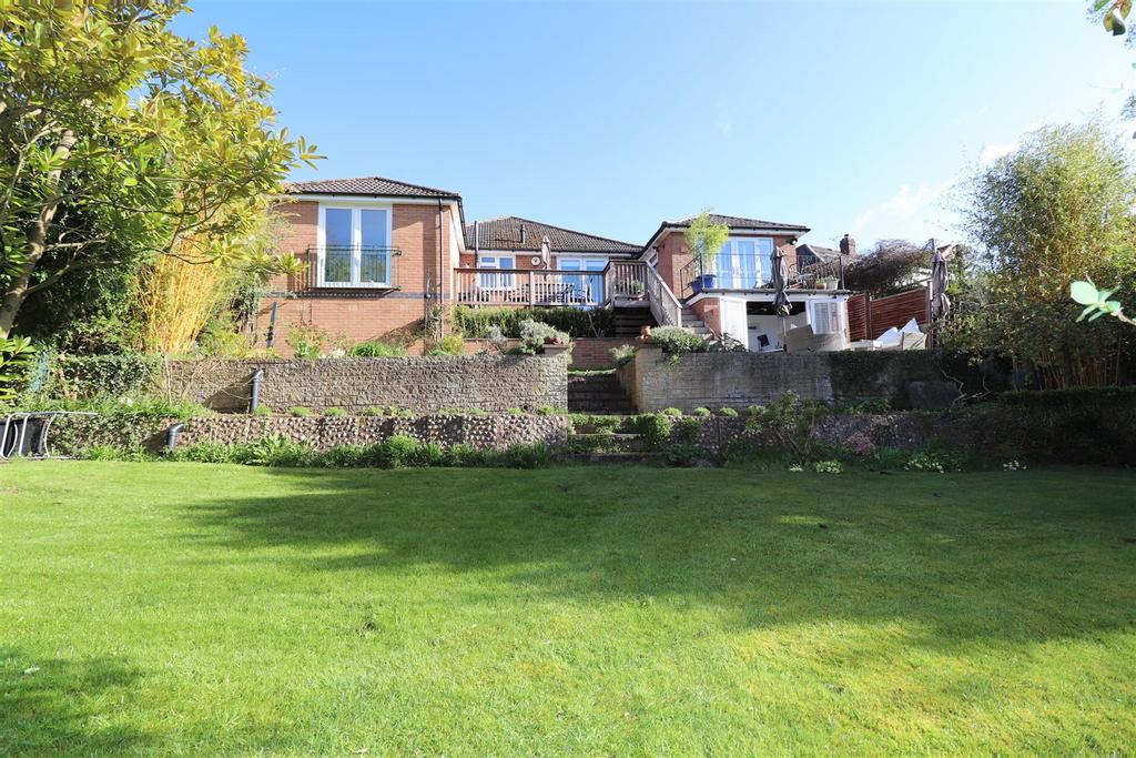 Inchbrook Road, Kenilworth 3 bed detached house for sale £675,000