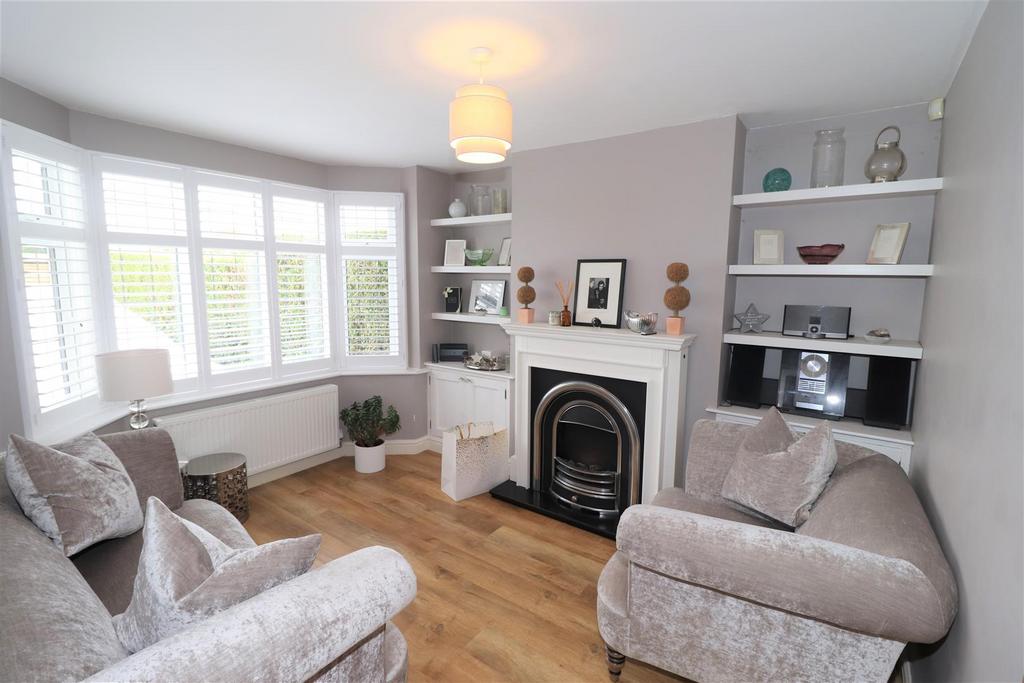 Red Lane, Kenilworth 3 bed semidetached house £460,000