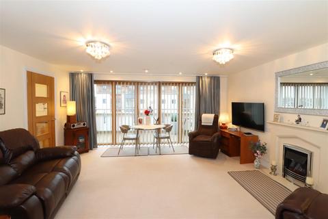 2 bedroom penthouse for sale, Wilton Court, Southbank Road, Kenilworth