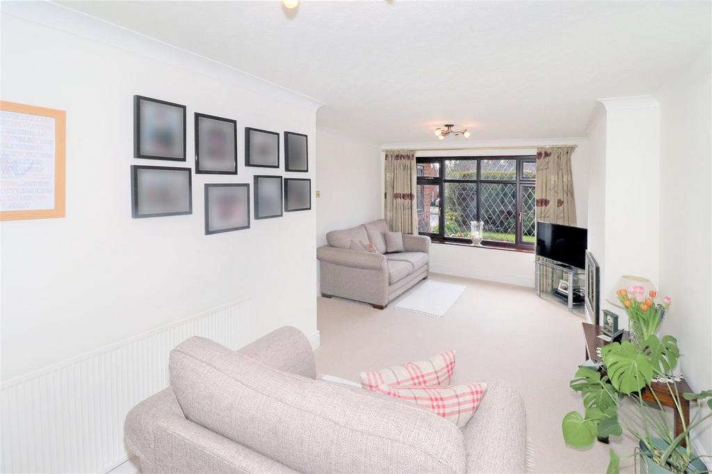 Clinton Lane, Kenilworth 4 bed semidetached house £450,000