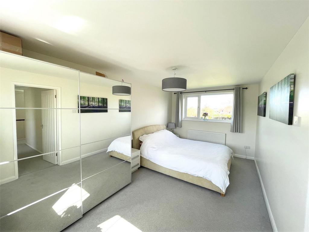 Bedroom 1.jpg