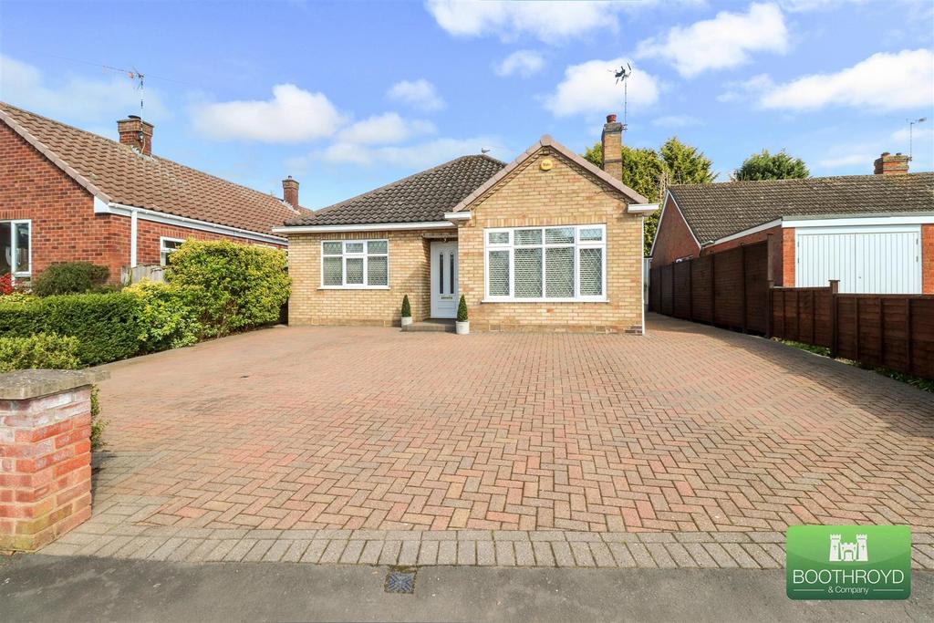 Brookside Avenue, Kenilworth 3 bed detached bungalow £585,000