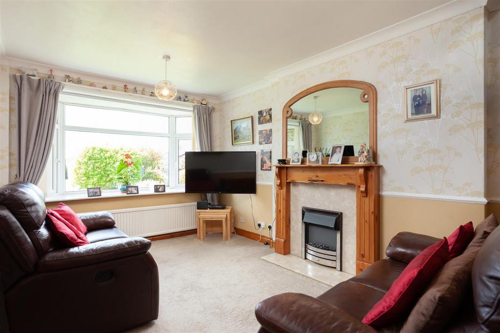 Hornsey Garth, Wigginton, York 3 bed semidetached bungalow £300,000