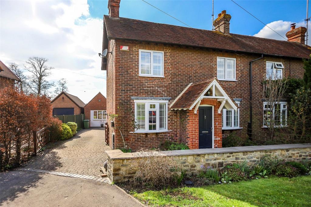Farnham Road, Liss, Hampshire, GU33 3 bed semidetached house for sale