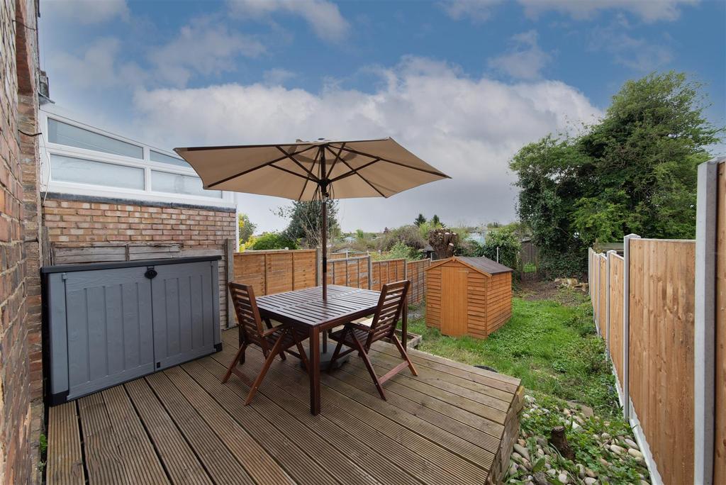Squires Lane, Finchley 2 bed flat to rent £1,800 pcm (£415 pw)