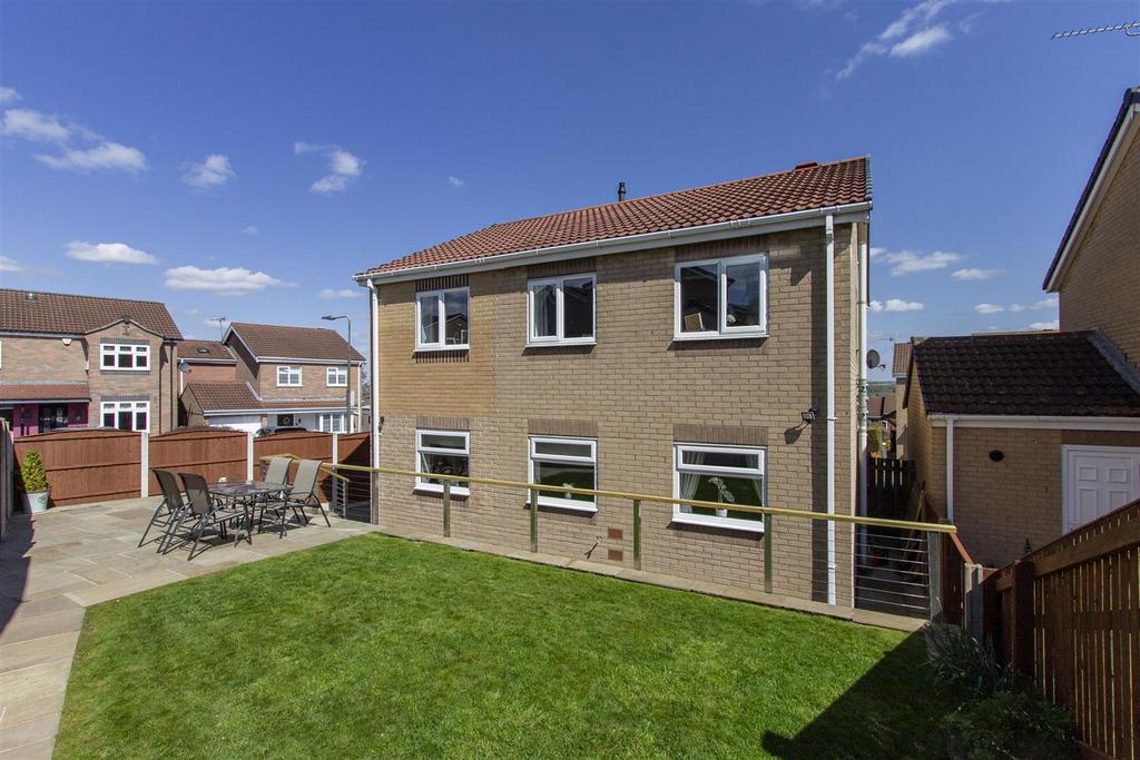 Nottingham Drive, Wingerworth, Chesterfield 4 bed detached house £350,000