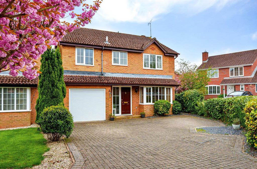 Thetford Gardens, Valley Park, Chandler's Ford 4 bed detached house for sale £595,000