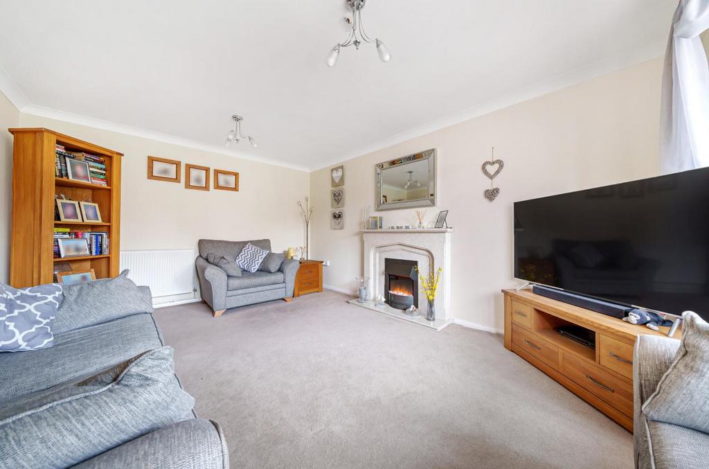 Thetford Gardens, Valley Park, Chandler's Ford 4 bed detached house for sale £595,000