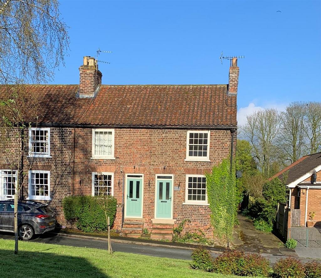 The Green, Lund 3 bed end of terrace house to rent £795 pcm (£183 pw)