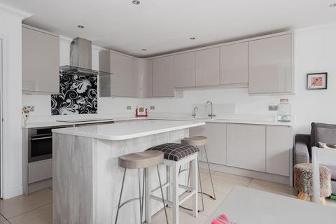 36 Cavendish Walk, Epsom, KT19 8AP