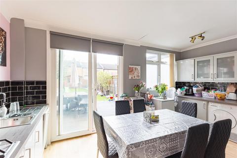 96 Gloucester Road, London, E17 6AF
