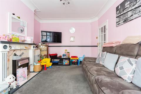 96 Gloucester Road, London, E17 6AF