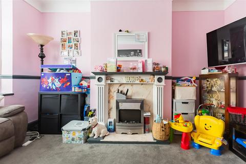 96 Gloucester Road, London, E17 6AF