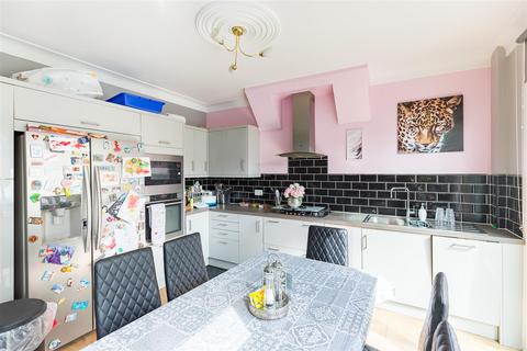 96 Gloucester Road, London, E17 6AF