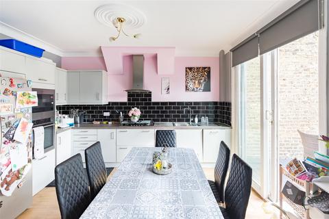 96 Gloucester Road, London, E17 6AF