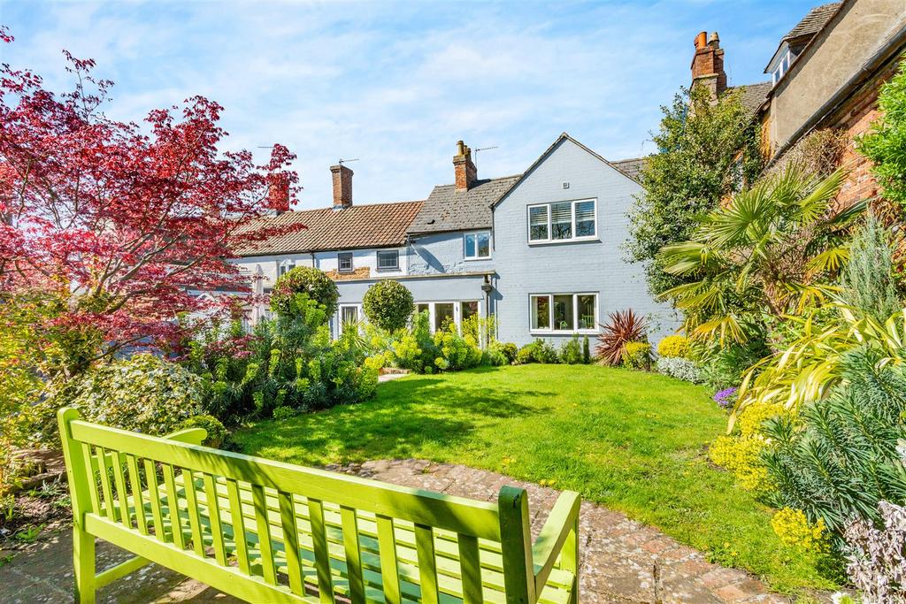 Queen Street, Uppingham, Rutland 4 bed character property £700,000