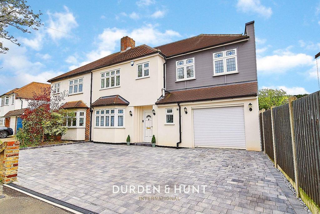 Repton Drive, Gidea Park, RM2 4 bed semidetached house for sale £750,000