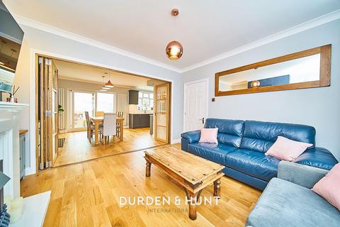13 Repton Drive, Romford, RM2 5LP