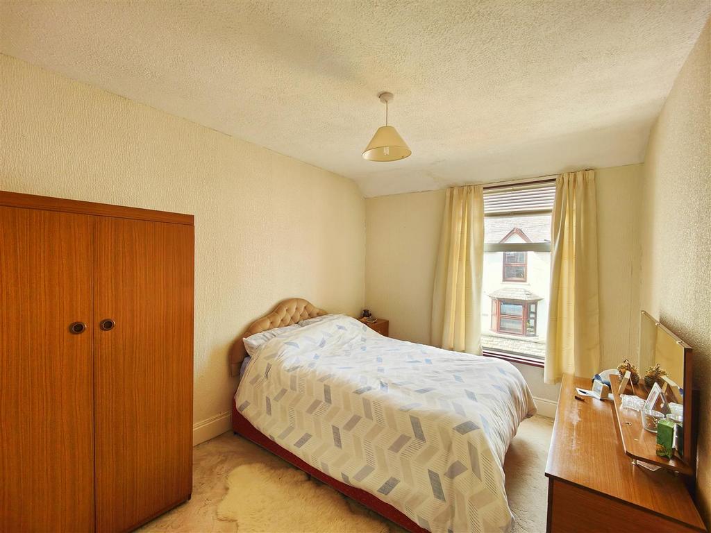 Bedroom 1 (Front)