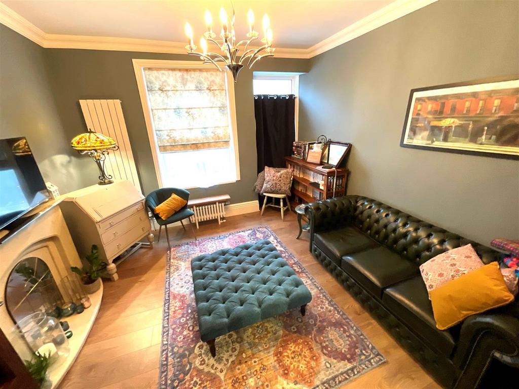 Lounge3.jpg
