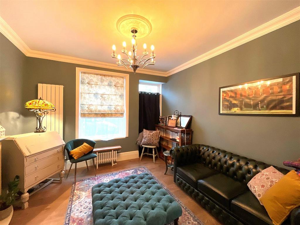 Lounge1.jpg