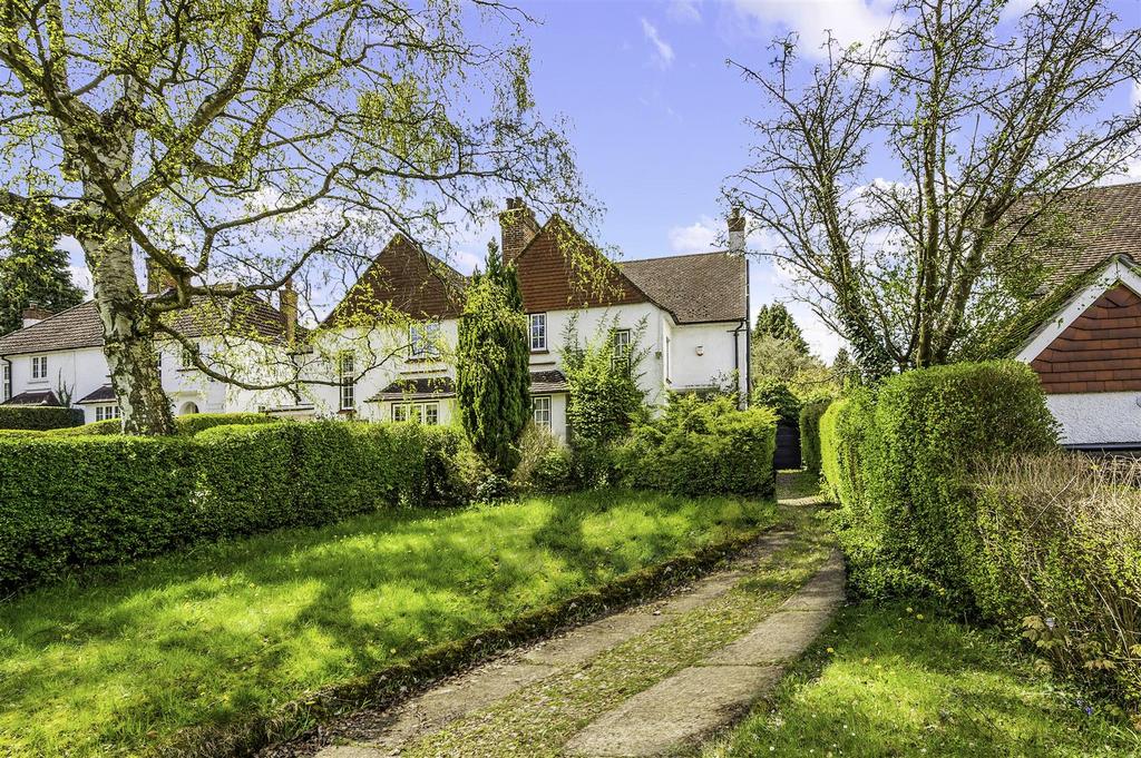Kingswood Road, Tadworth 3 bed semidetached house for sale £675,000
