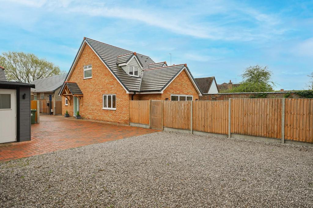 Mentmore Road, Leighton Buzzard 4 bed detached house for sale £650,000