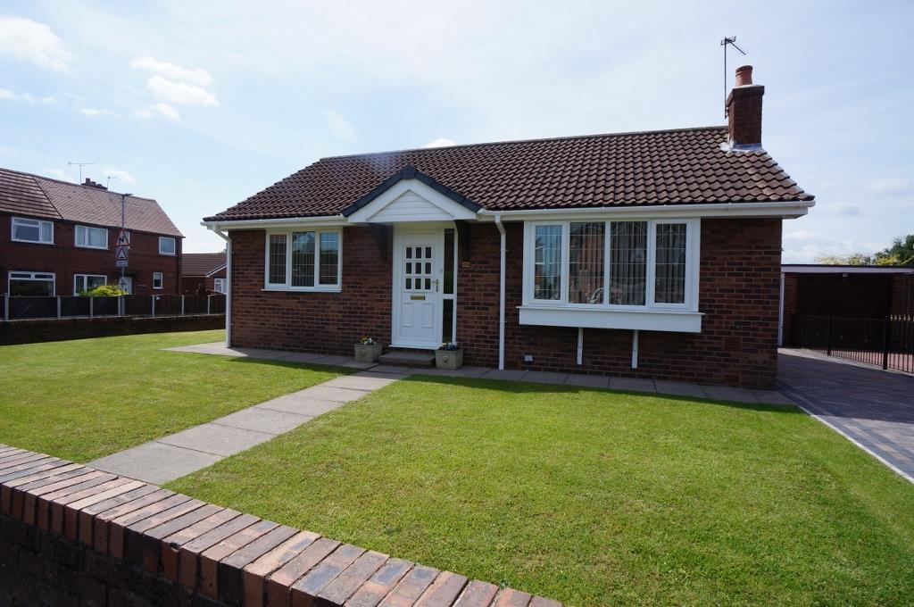 Hillcrest Mount, Castleford 2 bed detached bungalow for sale £275,000