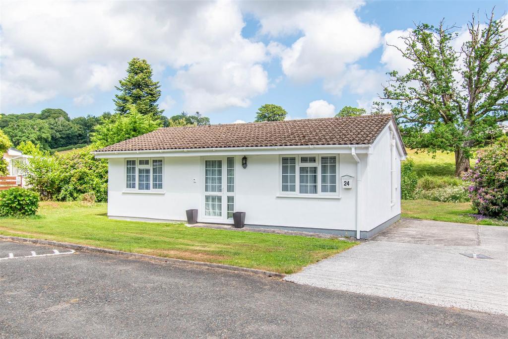 Rosecraddoc, Liskeard 2 bed chalet for sale £70,000