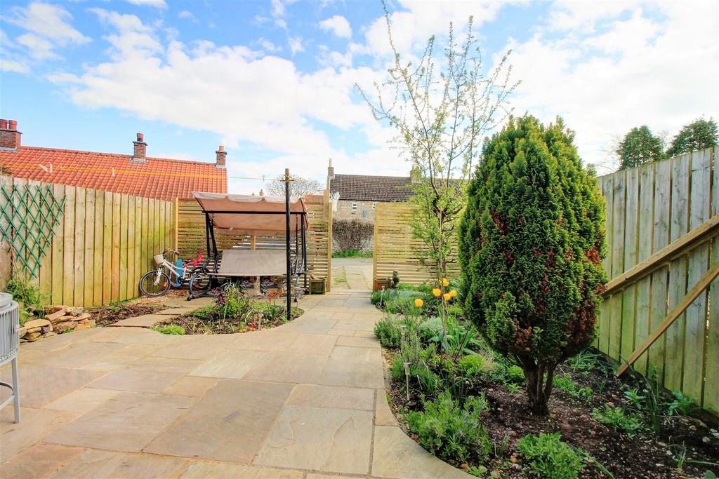 J.rear garden.jpg