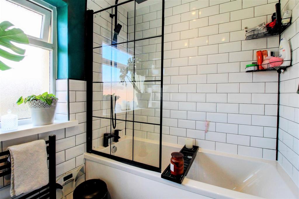 J.bathroom..jpg