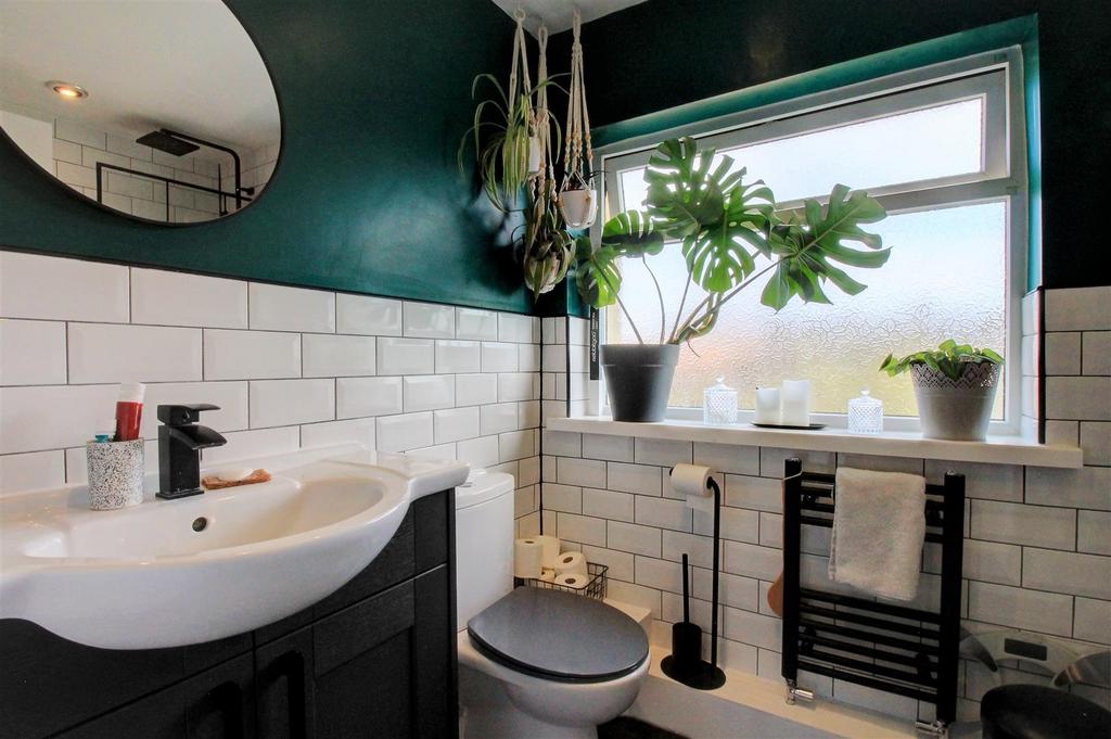 J.bathroom.jpg