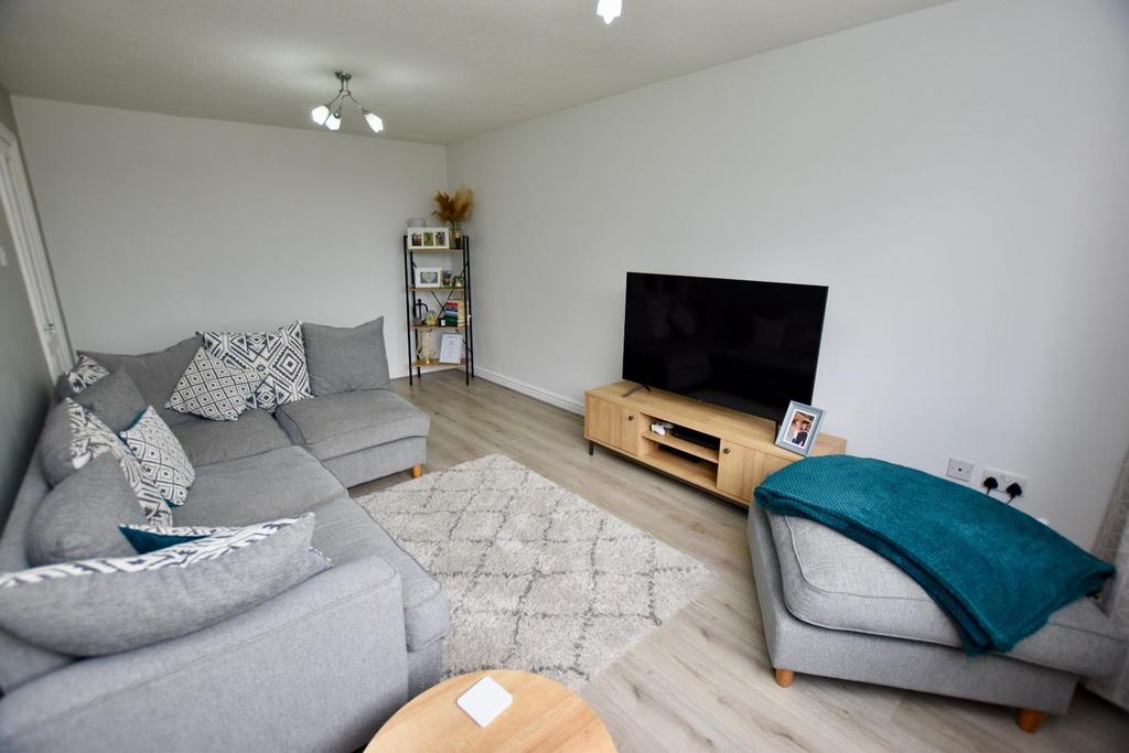 Garrick Close, Eastern Green, Coventry 2 bed apartment £145,000