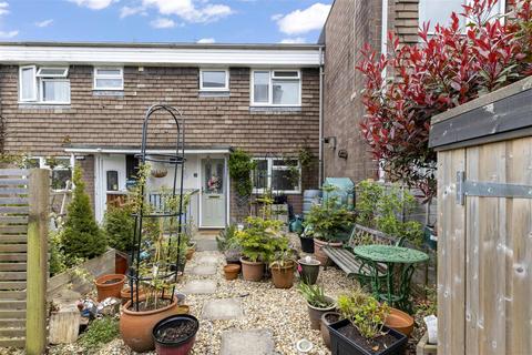 24 Crossfield, Fernhurst, Haslemere, GU27 3JL