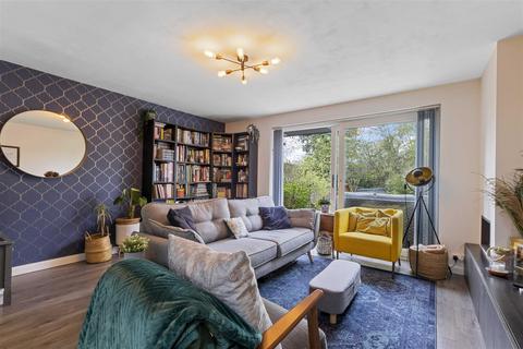 24 Crossfield, Fernhurst, Haslemere, GU27 3JL
