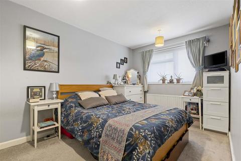 24 Crossfield, Fernhurst, Haslemere, GU27 3JL