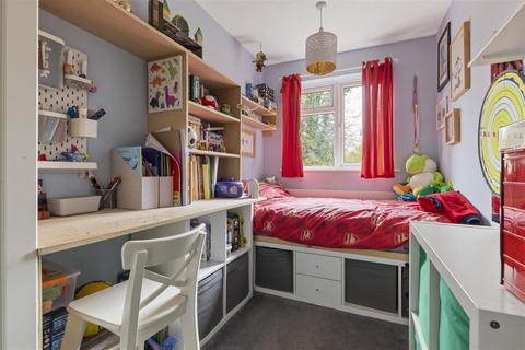 24 Crossfield, Fernhurst, Haslemere, GU27 3JL